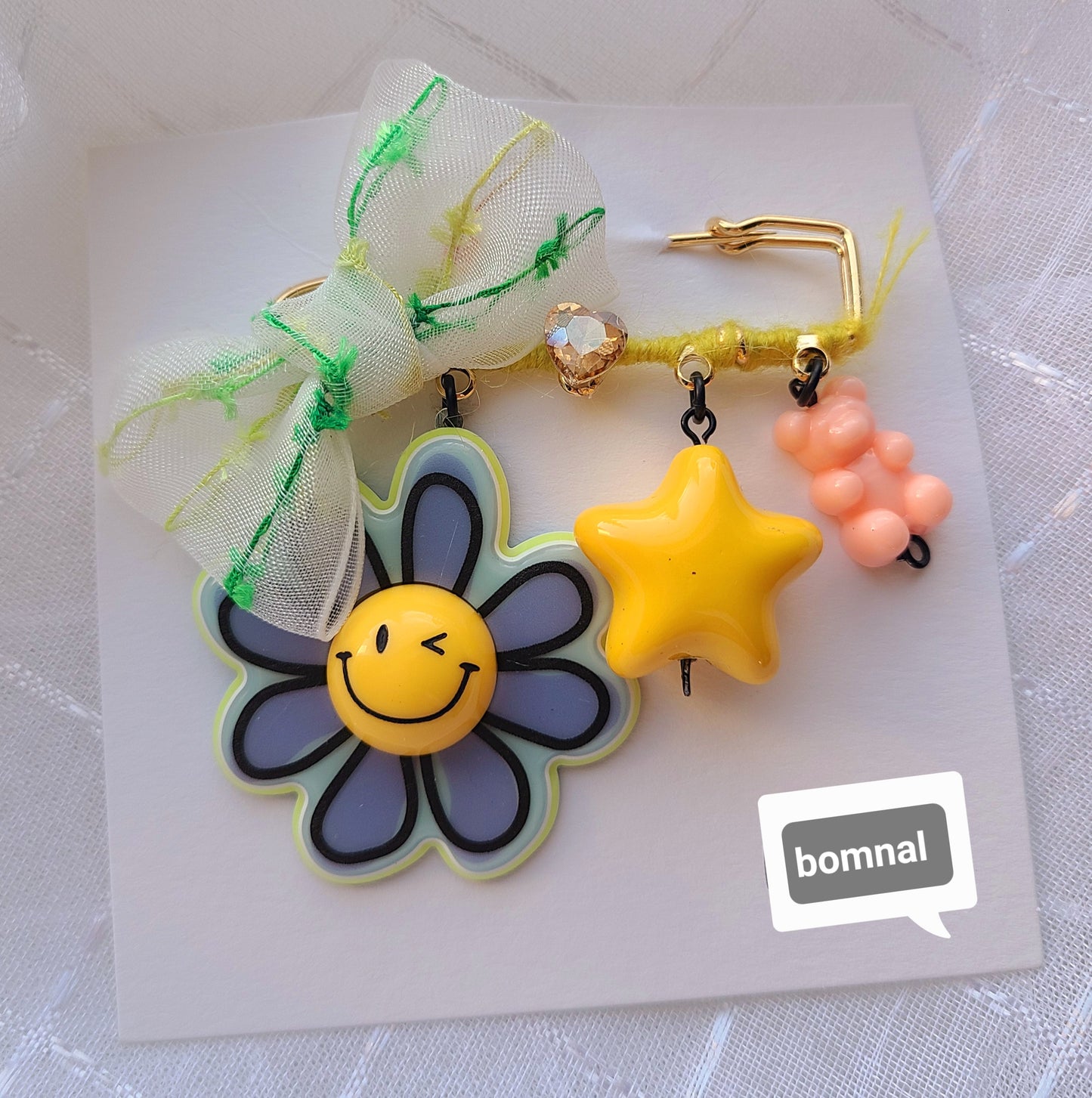 Smile Daisy Pin