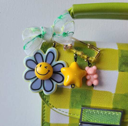 Smile Daisy Pin